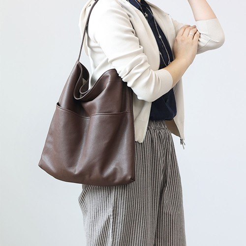 Minimally designed soft leather shoulder bag tote bag Minimally designed soft leather shoulder bag tote bag